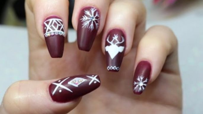 Diseños de uñas en tendencia para lucir esta Navidad 2023