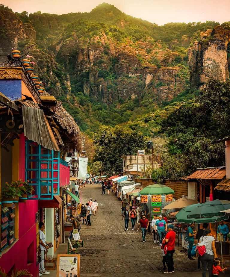 Algunos visitantes aseguran que al mirar las montañas en diferentes momentos del día, pueden ver rostros de antiguos guerreros.(Crédito: Turismo de Morelos)