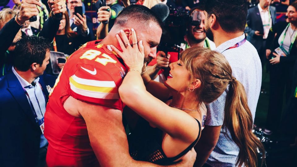 Travis Kelce donó 100 mil dólares a las familias afectadas en el desfile de Kansas City.