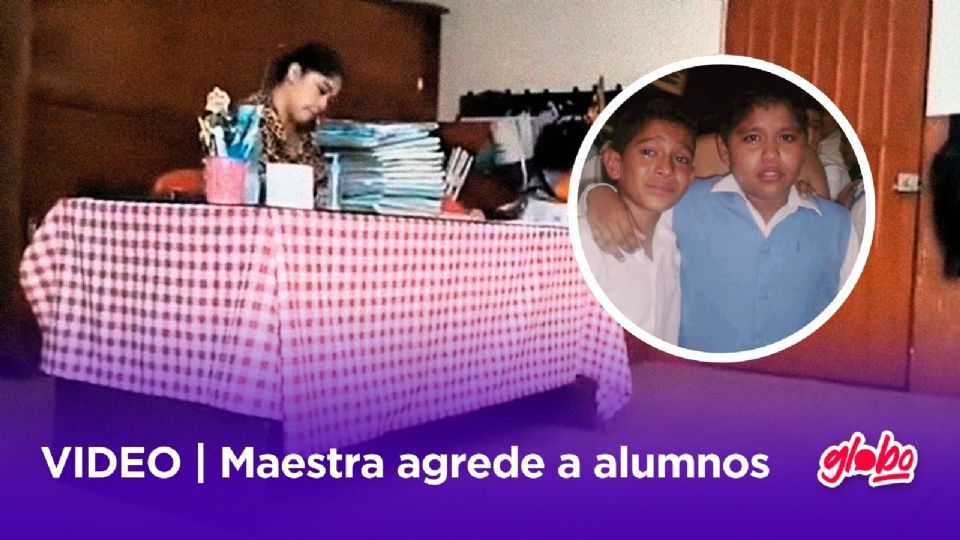 Maestra de primaria es captada aventando los cuadernos de sus alumnos al suelo.