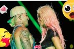 Karol G y Feid se besan en pleno escenario: ¡Más enamorados que nunca!