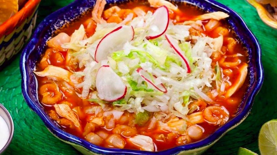 Tu receta de pozole será la más deliciosa si implementas estos tips con hierbas aromáticas.