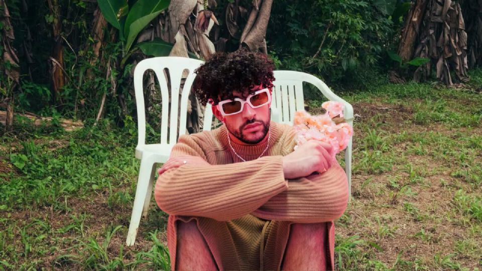 Bad Bunny reflexiona sobre la gentrificación en Puerto Rico con un video adelanto de su nuevo disco 'Debí Tirar Más Fotos'.