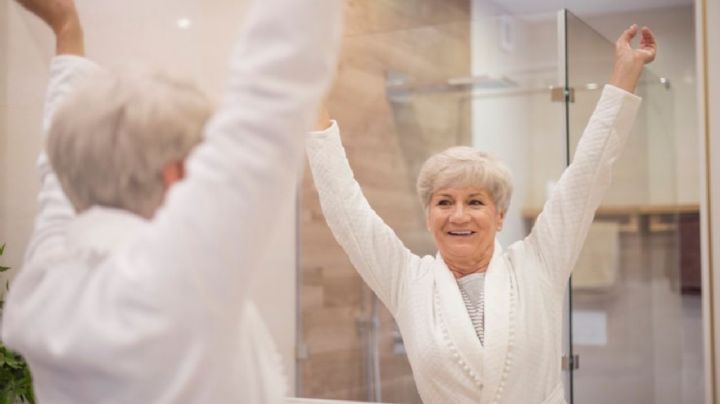 ¿Cada cuánto tiempo deben bañarse los adultos mayores, una vez al día o a la semana?