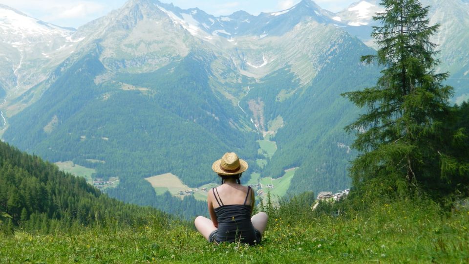 En el pequeño poblado la vida transcurre entre campos de cultivo, tranquilidad y vistas naturales impresionantes.