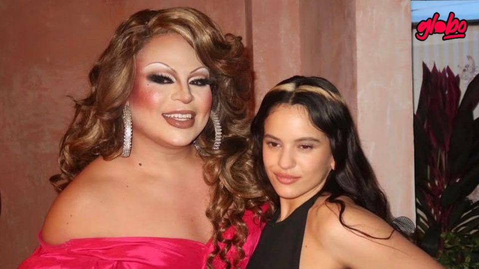 Deborah La Grande, la drag queen que dejó sin palabras a Rosalía, destaca por su creatividad y presencia escénica.