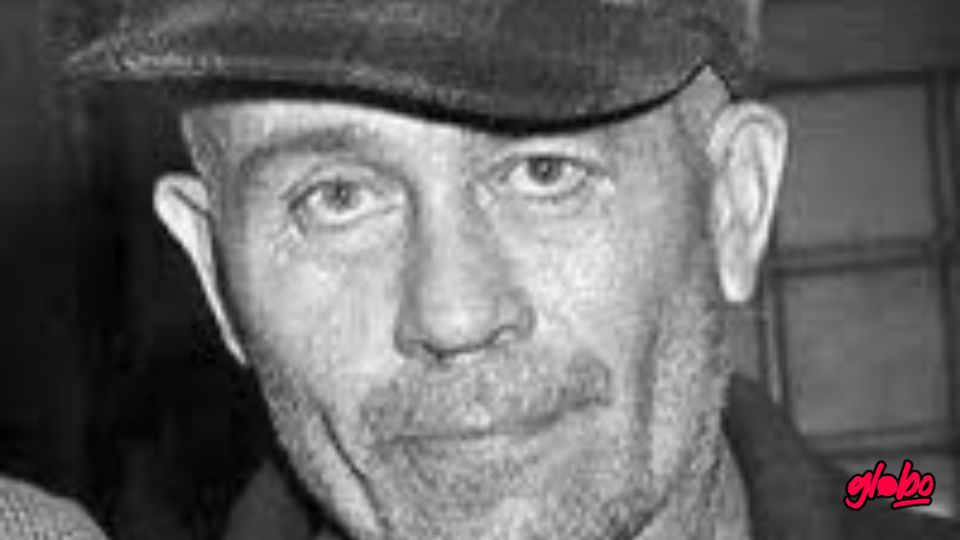 Conoce la historia de Ed Gein, el infame asesino estadounidense que inspiró la serie Monster de Netflix.
