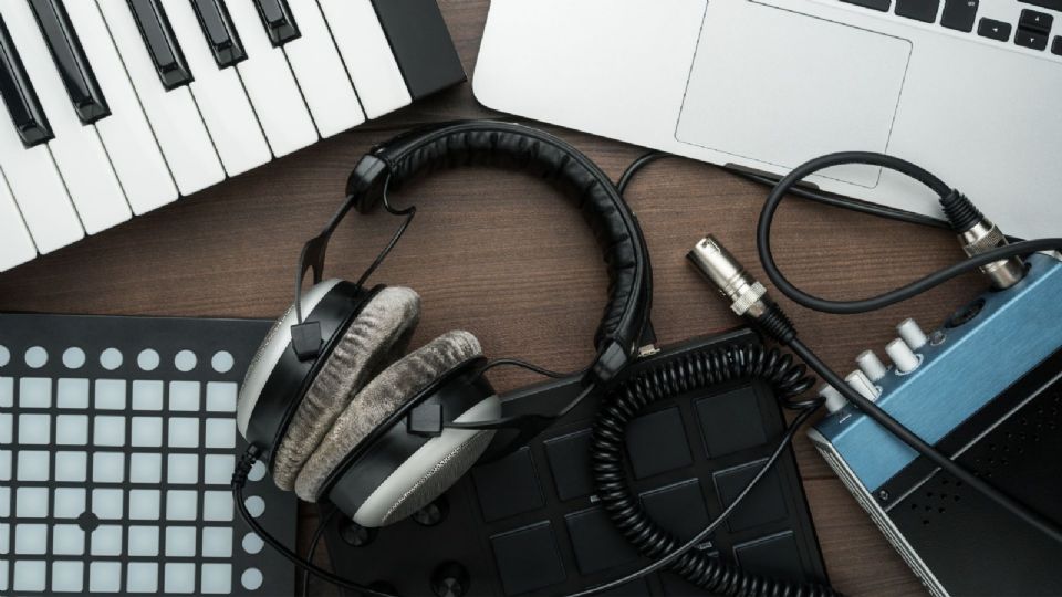 ¿Se acerca una colaboración de Aleks Syntek y Dani Flow.jpg