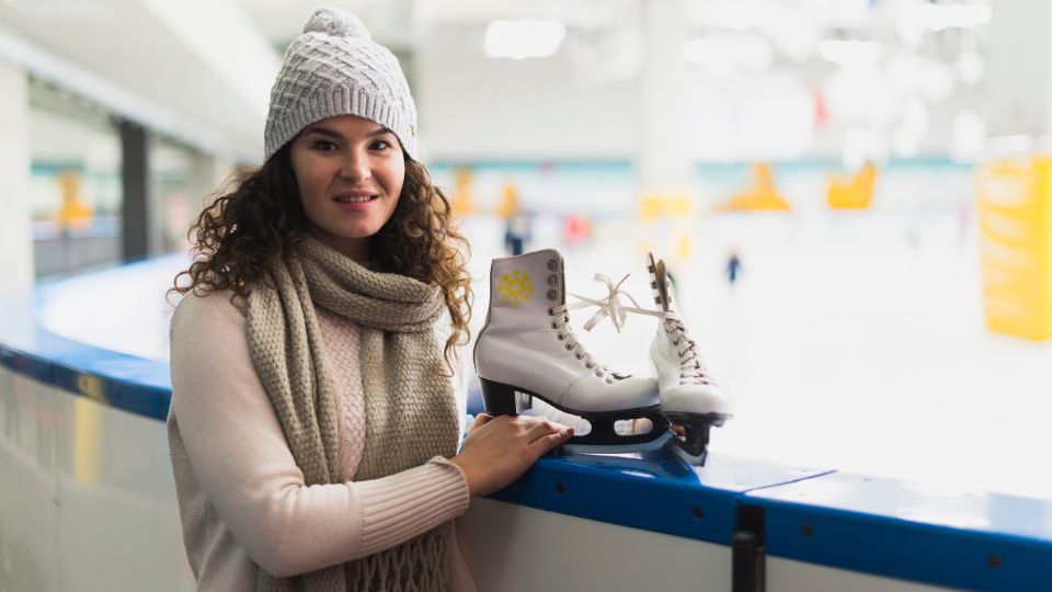 Gratuitas y al aire libre, las pistas de hielo se convierten en el plan ideal para convivir, divertirse y disfrutar el ambiente festivo en la CDMX.