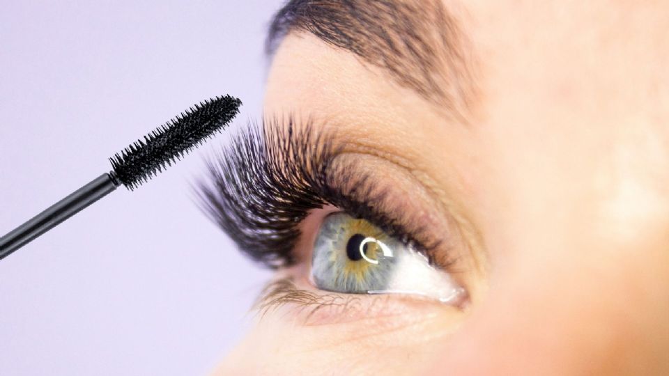 5 Máscaras de pestañas waterproof que agrandan la mirada al instante y sin grumos según la Inteligencia Artificial.