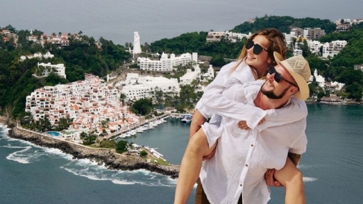 El Pueblo Mágico de Colima con casas blancas, tejados rojos brillantes y volcanes gemelos