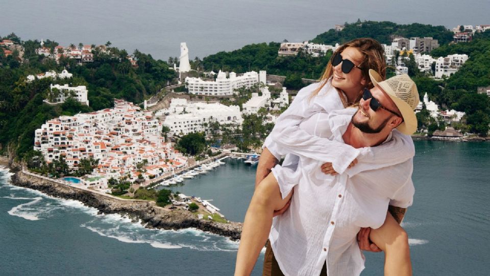 El Pueblo Mágico de Colima con tejados rojos y un conjunto armónico de casas con muros blancos.