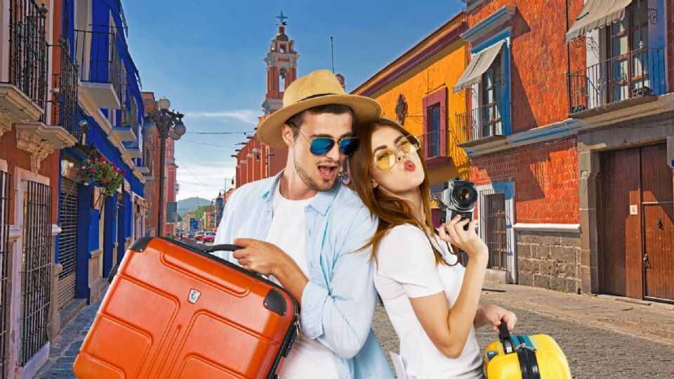 Caminar por las calles de este Pueblo Mágico de Puebla promete fachadas de colores y la postal imperdible de un volcán guardián.